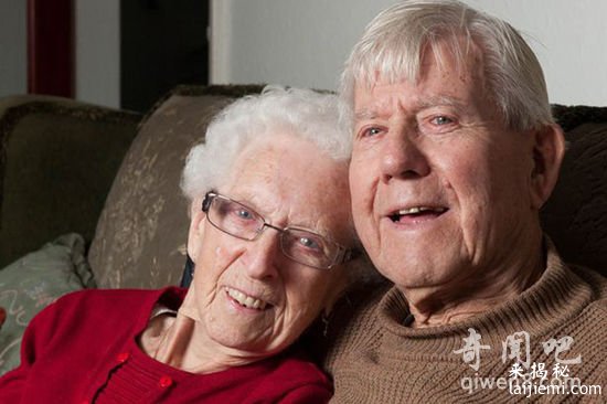 最老新人：96岁奶奶同居10嫁91岁老爷子